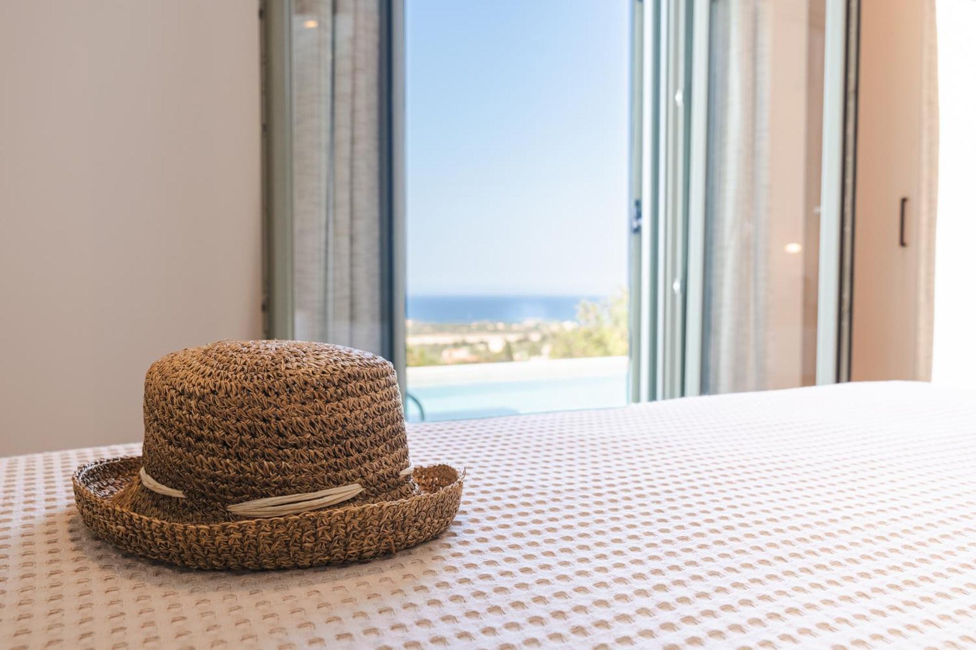 Luxury Artemis Pool, Jacuzzi, Peace & Perfect Sunsets In Kefalonia Villa *